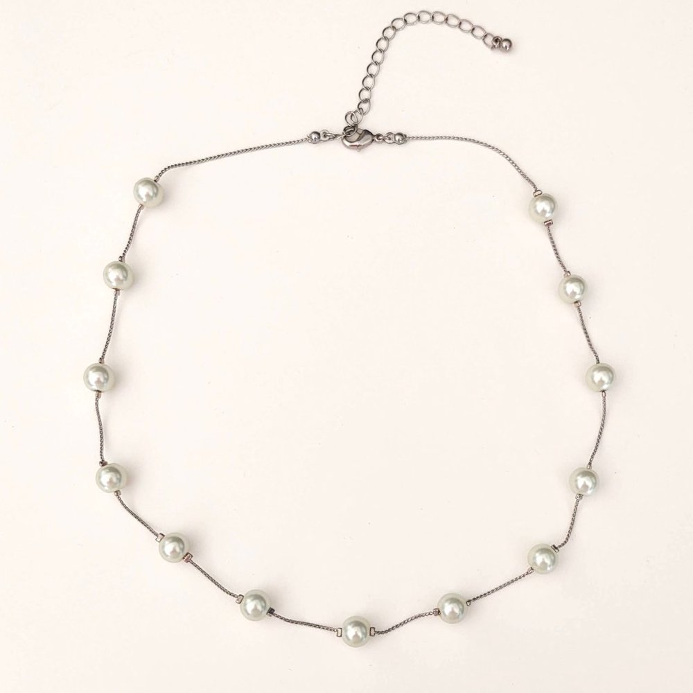 Faux pearl station necklace - Picture 9 of 11